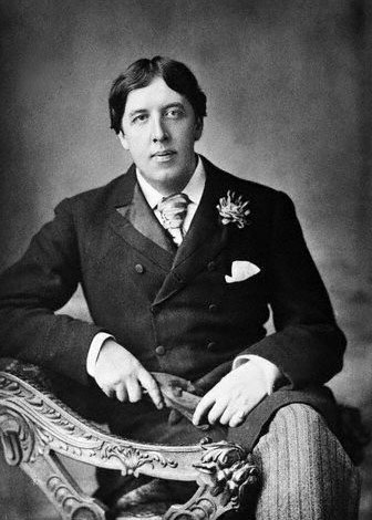 http://famouspoetsandpoems.com/pictures/oscar_wilde.jpg